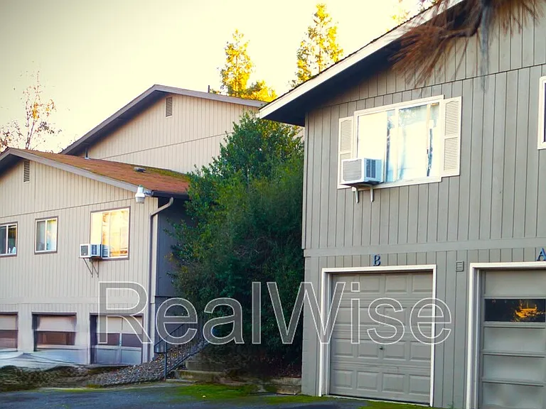 1007 NW C St #B — Photo 1