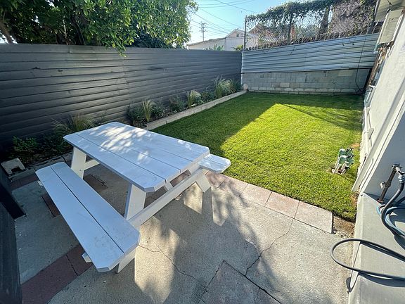 3rd image of 3517 Marmion Way #1/4