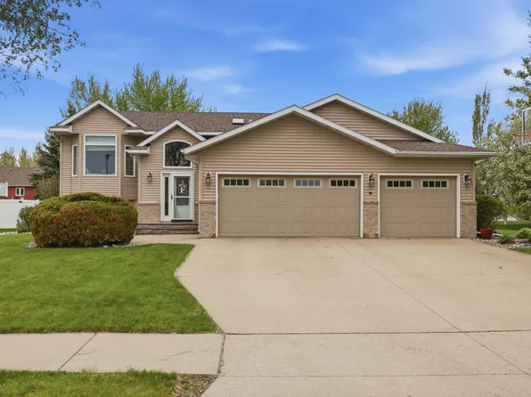 3327 46th Ave S, Fargo, ND 58104