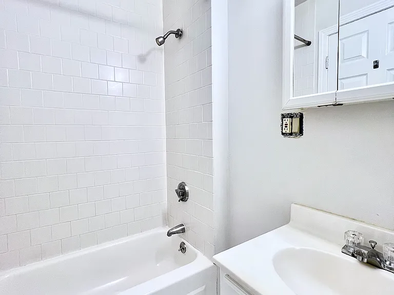 131 Pearl St #3R — Photo 16