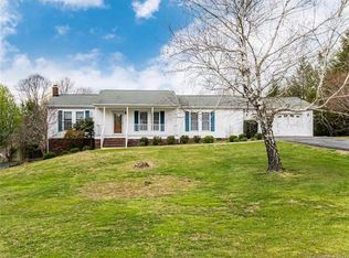 11 Countryside Dr, Hendersonville, NC 28792