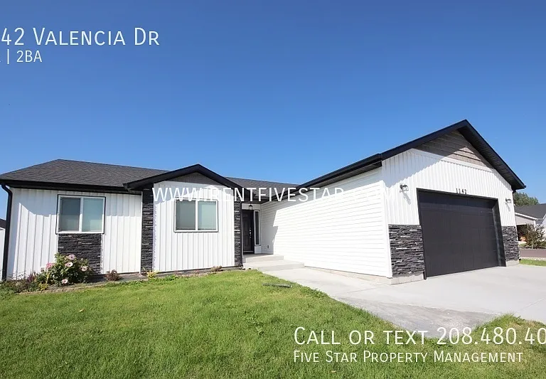 1142 Valencia Dr — Photo 1