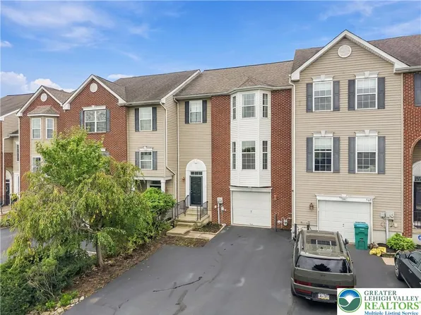 5607 Spring Ridge Dr W, Macungie, PA 18062