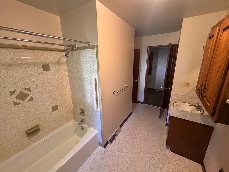 1136 Lexington Rd — Photo 18