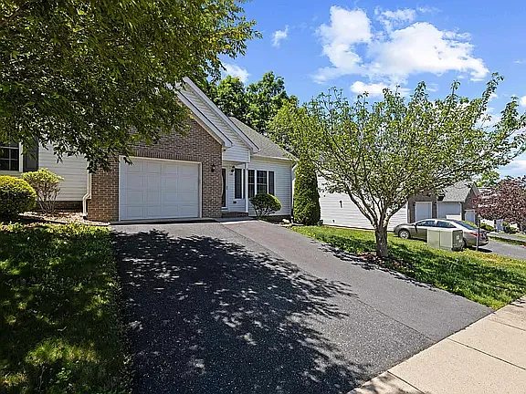 3 bed, 1585 sqft, $2,000 — Photo 2
