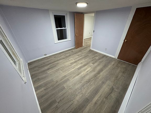 4th image of 15 1/2 Stevens Ave #1