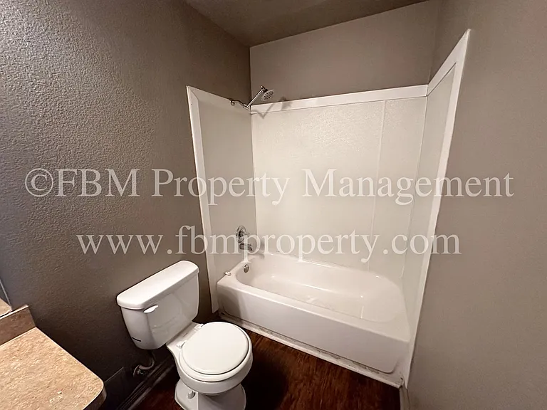 1510 Drexel Drive - Charming 3 Bedroom, 2 Bathroom Brick Duplex in Waxahachie, TX! — Photo 12
