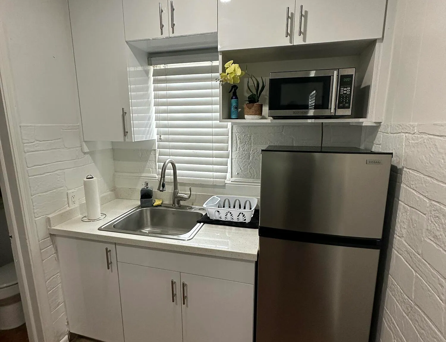 1 bed, 1.0 bath, 299 sqft, $2,000 — Photo 2