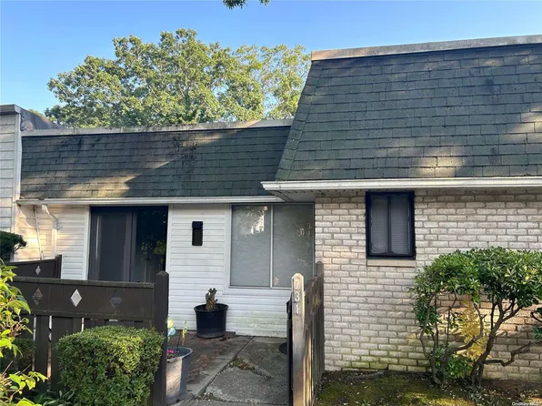 731 Blue Ridge Drive #731, Medford, NY 11763