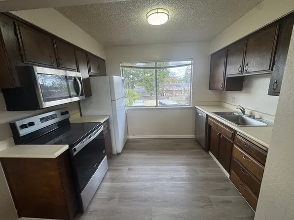 281 Julie Dr APT 3, Yuba City, CA 95991