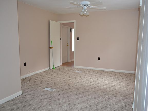 3rd image of 27220 Glascock Ln