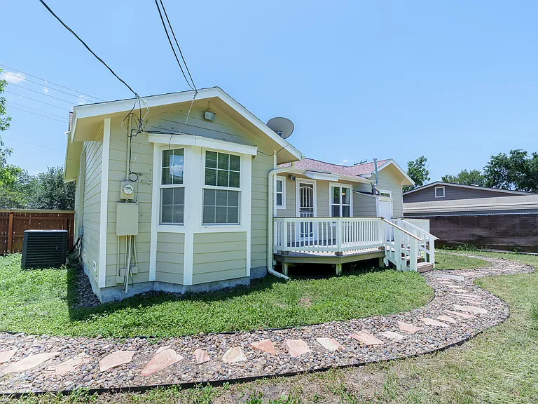 219 Colton Dr — Photo 17