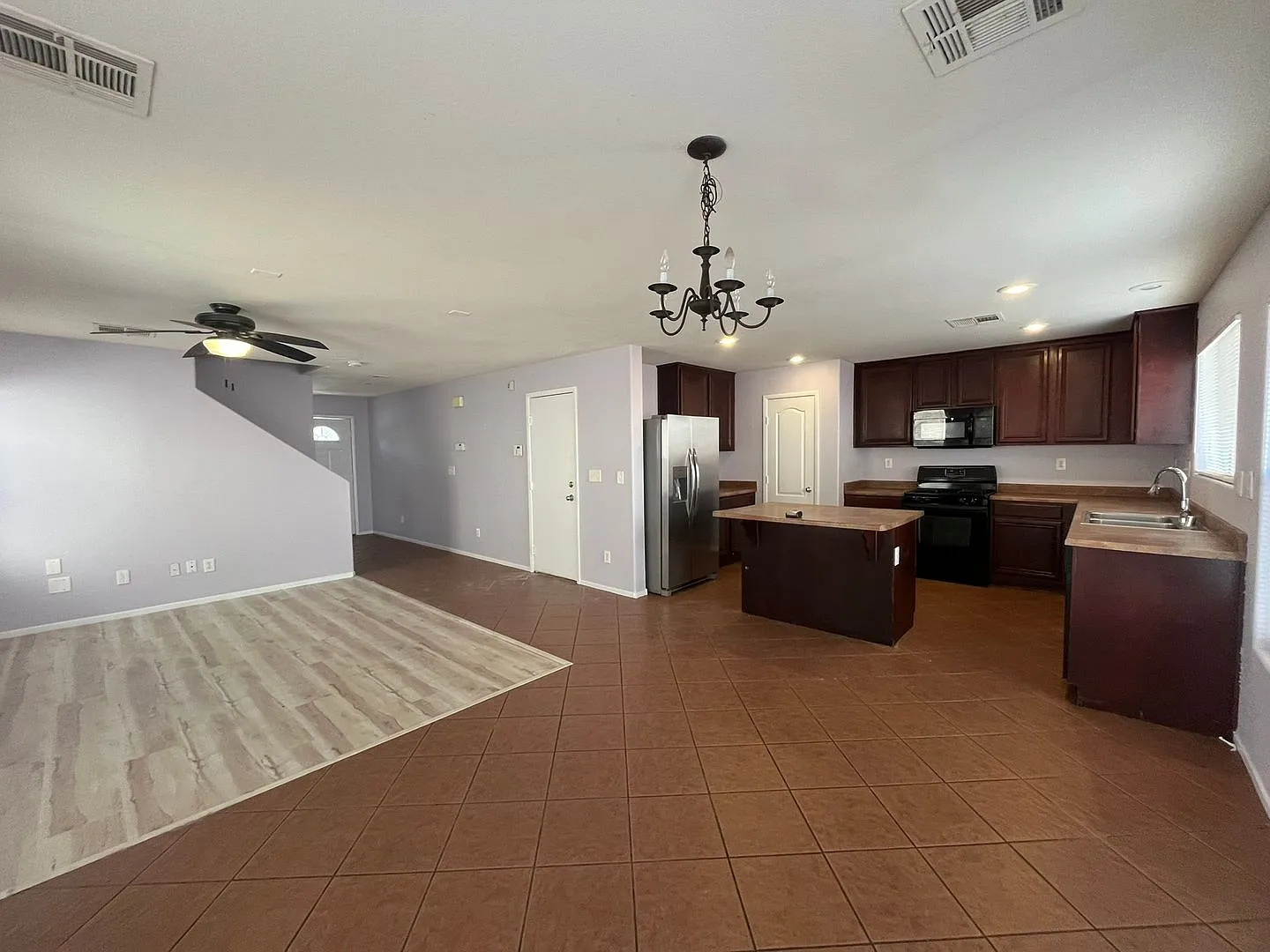 Cozy 3-Bedroom Home with Spacious Backyard — Photo 2