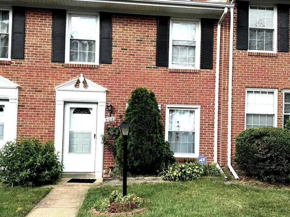 208 E Cornell Dr, Sterling, VA 20164