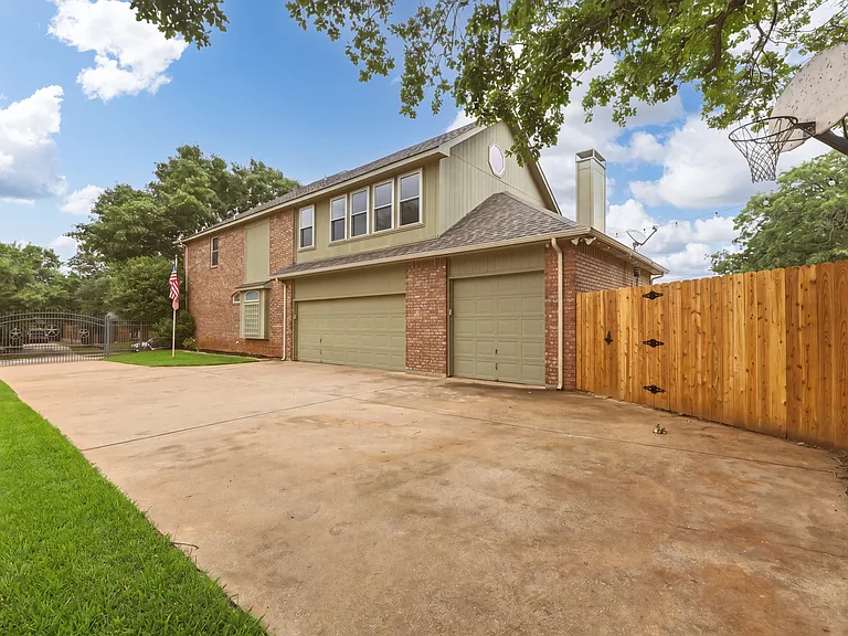 7612 Oak Knoll Dr — Photo 4