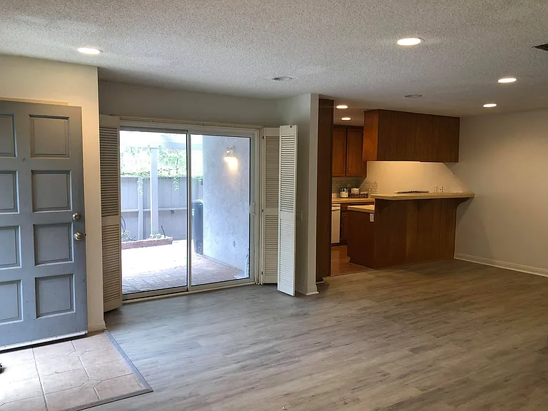 Kitchen has been remodeled. See next image.
