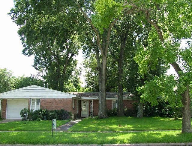1st image of 4031 Turnberry Cir
