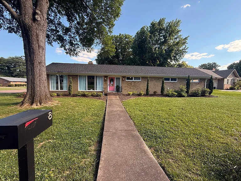 8 Woodhaven Dr — Photo 1