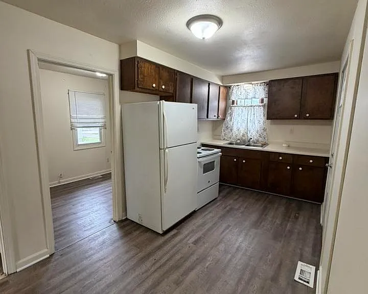 407 Winton Ave — Photo 2