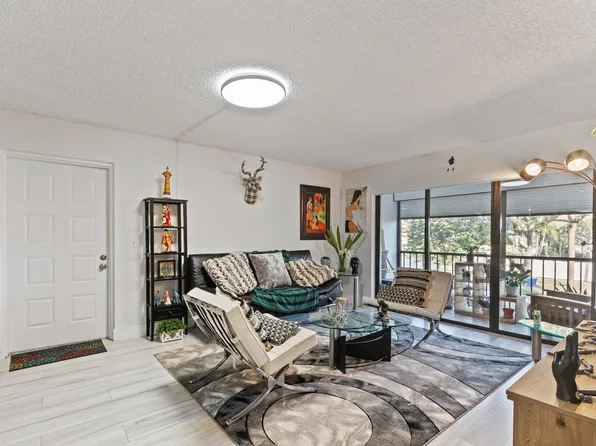 712 Sunny Pine Way #E2, Greenacres, FL 33415