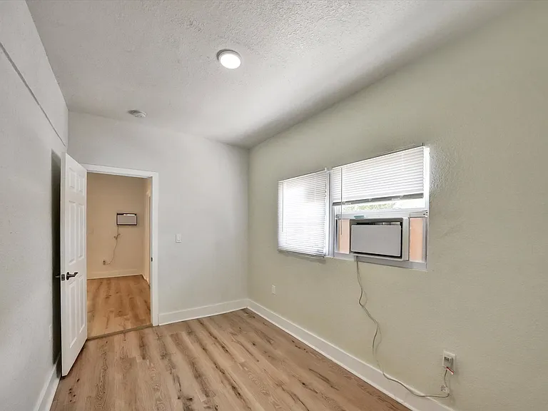 1411 SW 3rd St #2 — Photo 19
