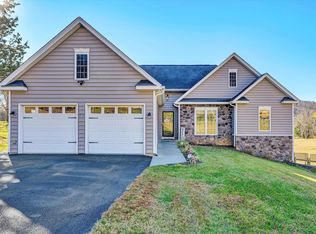 207 Overlook Rd, Vinton, VA 24179