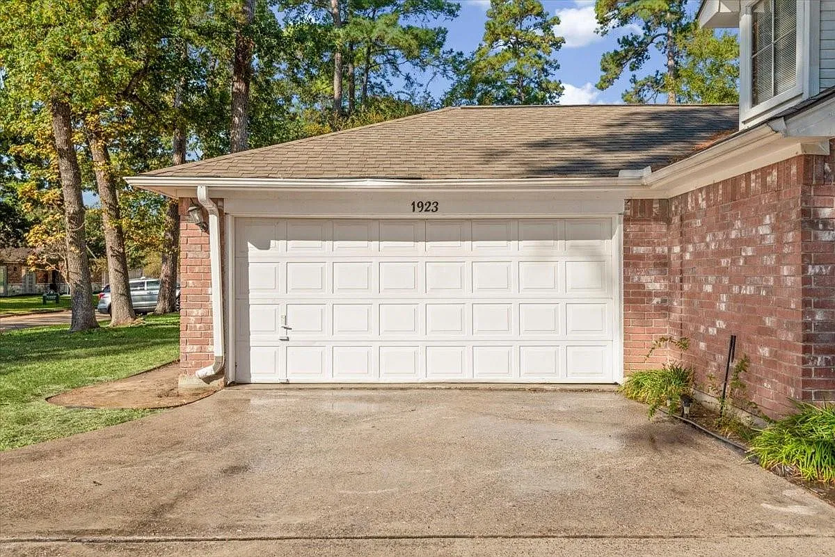 3 bed, 2.0 bath, 1551 sqft, $1,995 — Photo 3