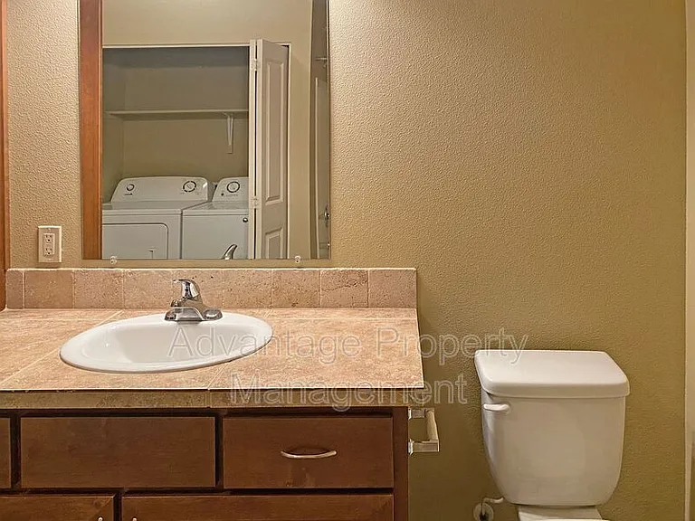 519 Catron St N #2 — Photo 8