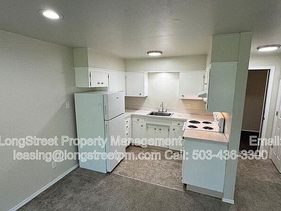 3rd image of 915 SW Adams Ave APT 19
