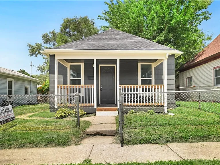 123 W Valley St — Photo 2