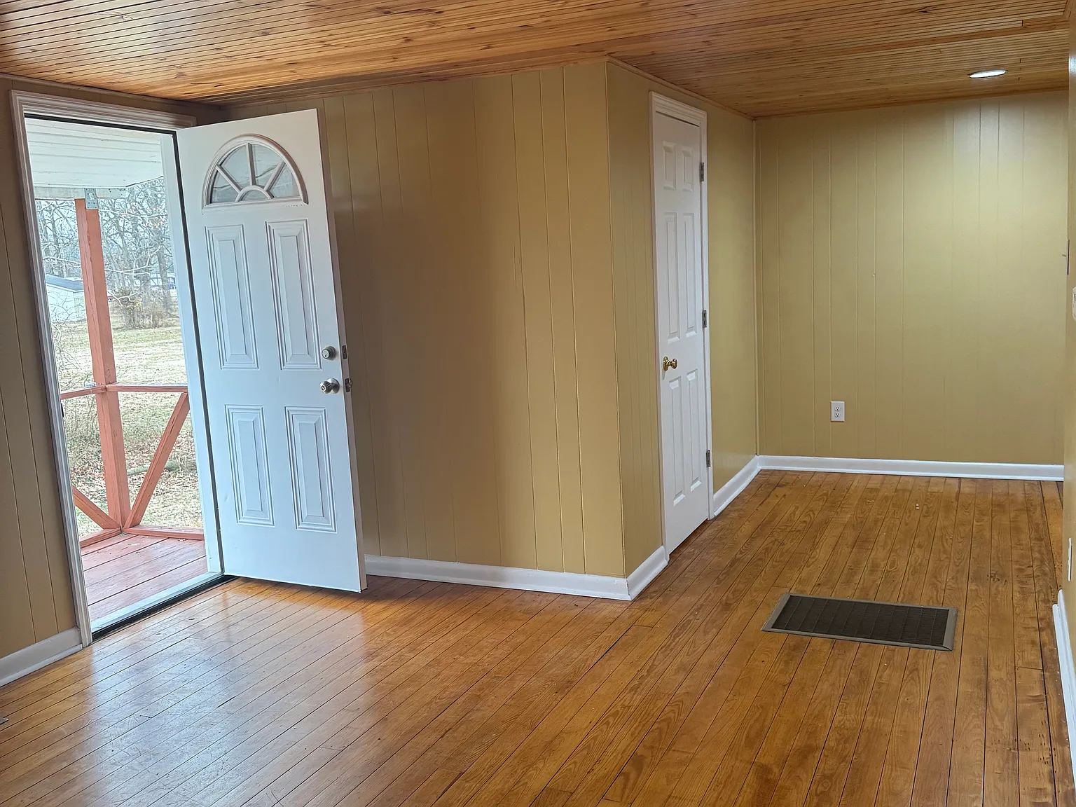 2 bed, $900 — Photo 3