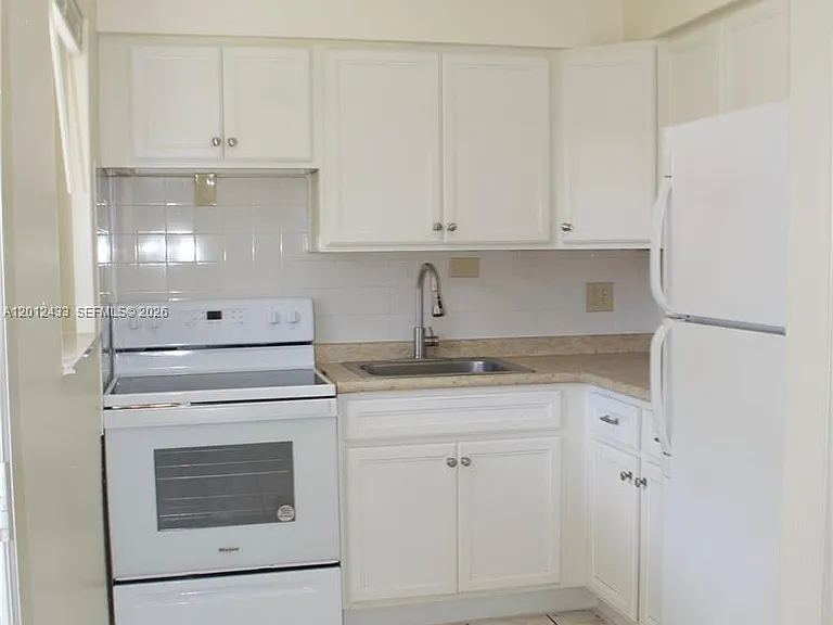 701 SW 15th Ave #1 — Photo 1
