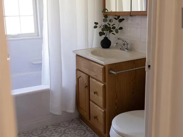 419 E 2nd St #1 — Photo 6