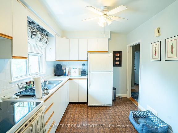 5th image of 35 Laburnham Ave