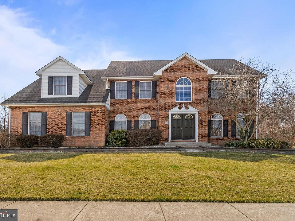 1st image of 6 Duke Dr