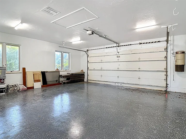1200 Poitras Dr — Photo 20