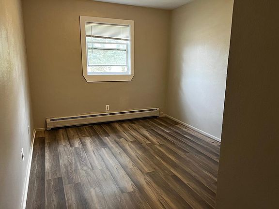 4th image of 917 19th St S APT 3