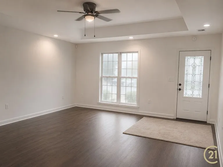 3401 Derby Dr — Photo 2