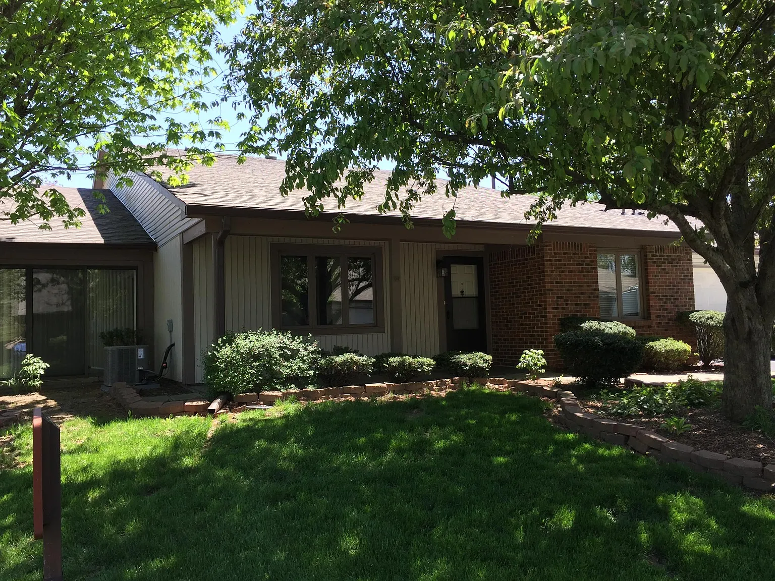 2541 N Willow Way photo 1