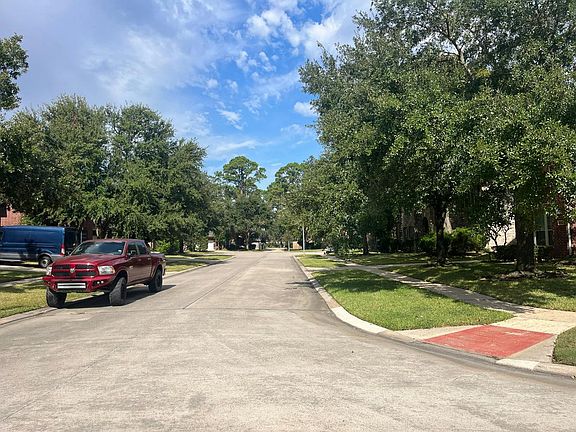 4th image of 19507 Country Village Dr