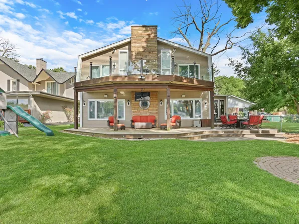 2407 N Villa Ln, McHenry, IL 60051