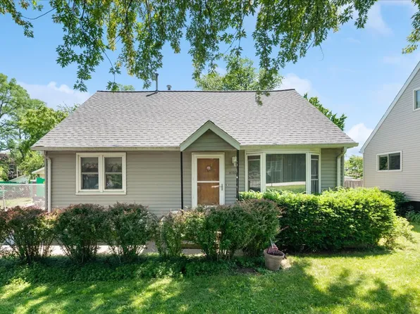 4105 N Washington St, Westmont, IL 60559