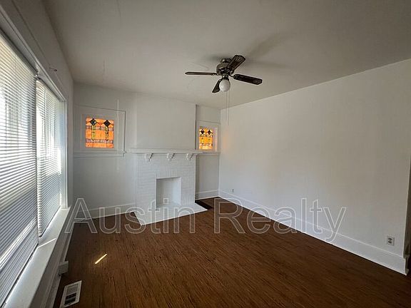 4th image of 4443 Pershing Ave APT 2W