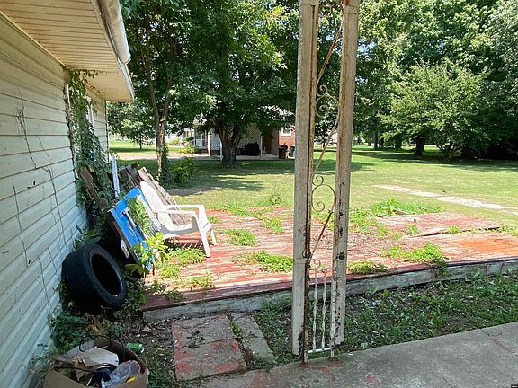 2nd image of 2002 Moscow Ave
