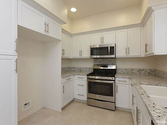 317 Antoni Glen unit 1310-MLS_Size-005-39-317 Antoni Glen 1310 05 of 21-1280x960-72dpi
