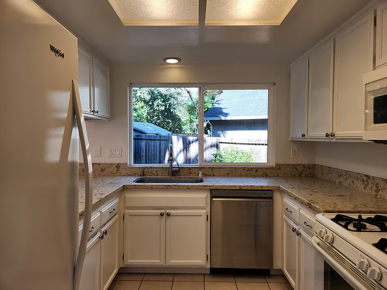 2179 Zinfandel Ave — Photo 9