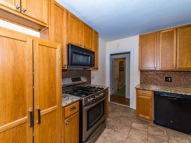 2-Bedroom Monticello Park Duplex - Upstairs Unit — Photo 15