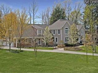2901 Hunters Woods Ln, Willoughby Hills, OH 44094