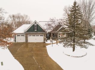 3830 Fairway Ter, Woodbury, MN 55125