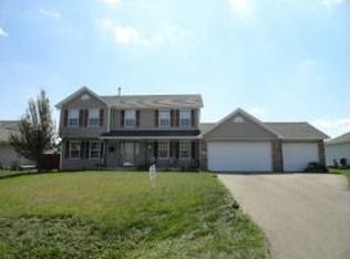 702 Golden Prairie Dr, Davis Junction, IL 61020
